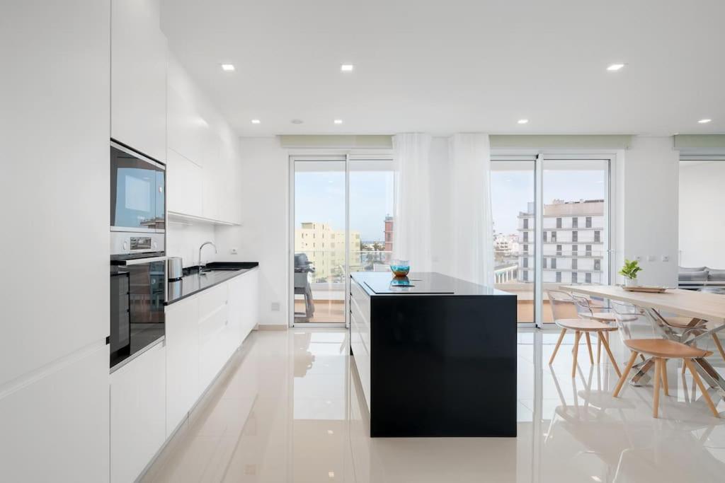 Marina View Modern Lagos Apartment Exterior photo